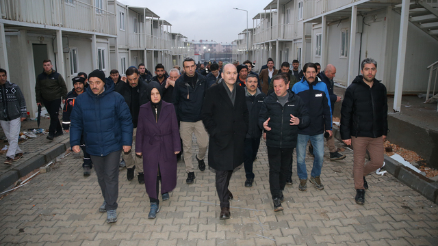 Depremzedeler konteyner kentlere yerleşiyor