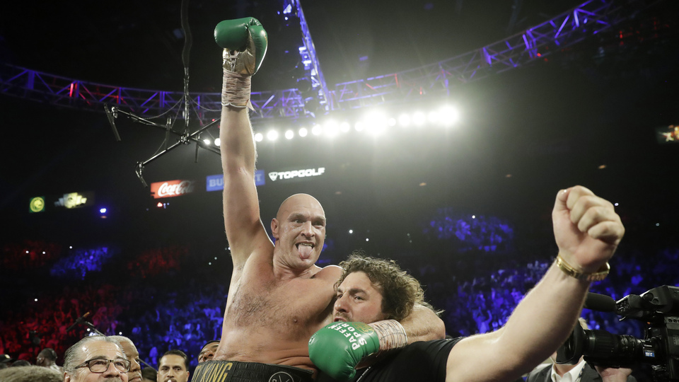 Tarihi maçta Fury, Wilder'ı devirdi!