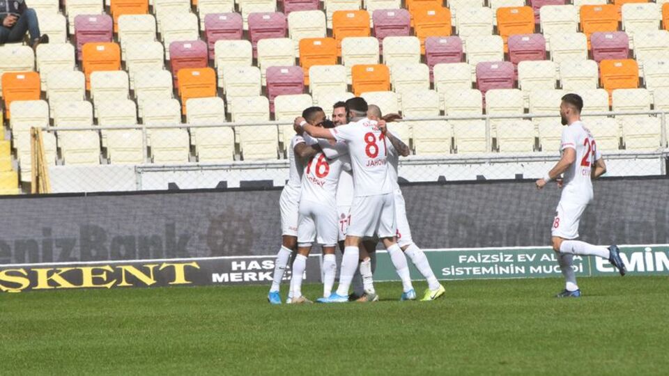 Podolski'den hayat öpücüğü!