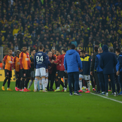 Kadıköy'de koridorlarda kavga!