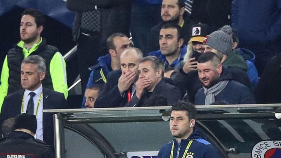 Ersun Yanal kırmızı kart gördü!