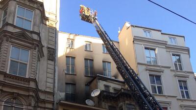 İstiklal Caddesi'nde 5 katlı binada yangın çıktı