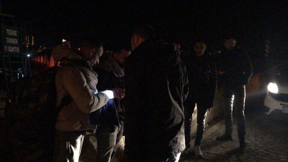 220 göçmen sınırda yakalandı