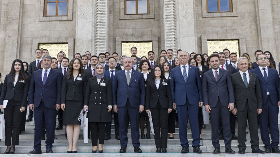 Meclis'in 'sır küpleri' yemin etti