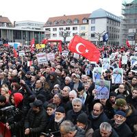 Almanya'nın Hanau kentinde ırkçılık ve teröre karşı yürüyüş düzenlendi