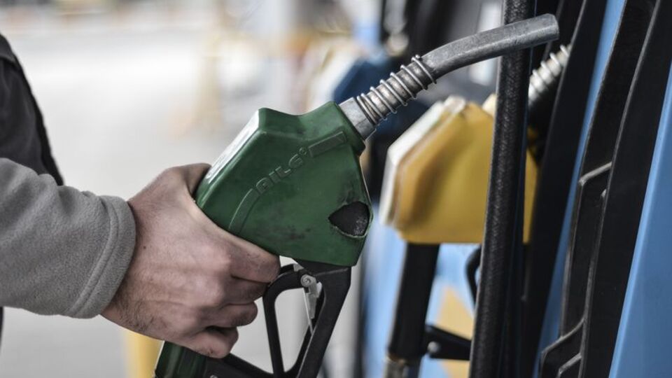 Bu gece yarısından itibaren benzinde indirim