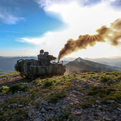 15 tonluk ZMA-15 VS 45 tonluk T-72