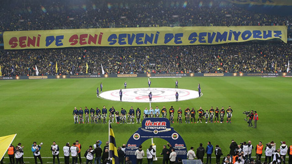 O pankart için suç duyurusu!