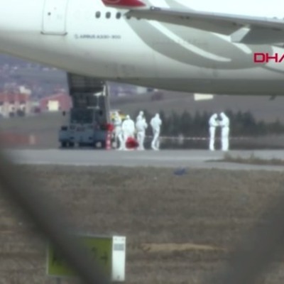 Tahran uçağındaki 132 yolcu karantinada