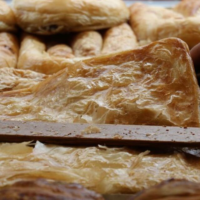 Baklavalık yufkadan börek nasıl yapılır?