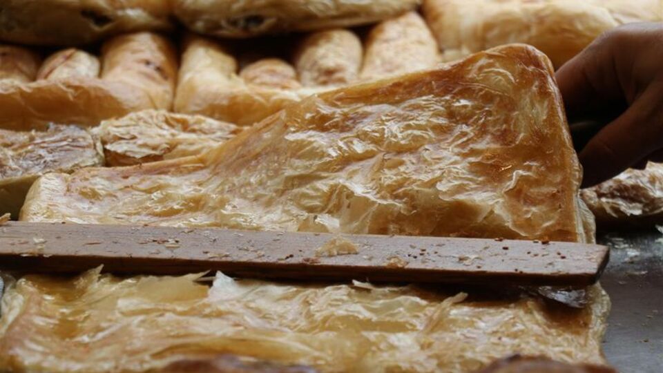 Baklavalık yufkadan börek nasıl yapılır?