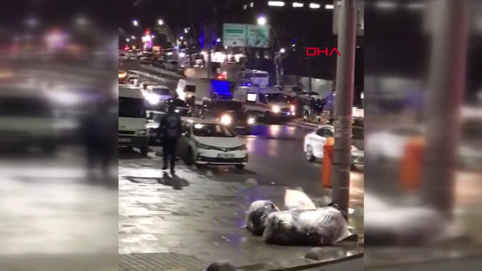 Şerit değiştirip ambulansa kaza yaptırdı!