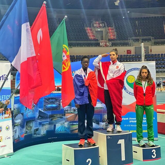 Esra Bayrak, dünya şampiyonu