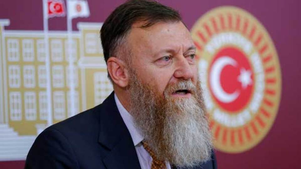 Aytuğ Atıcı kimdir?