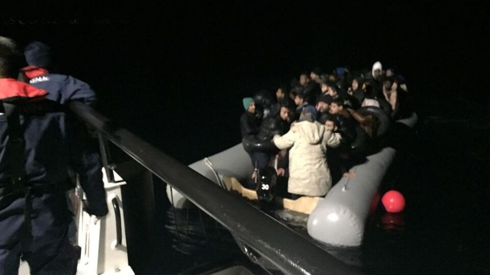 İzmir'de 98 düzensiz göçmen yakalandı