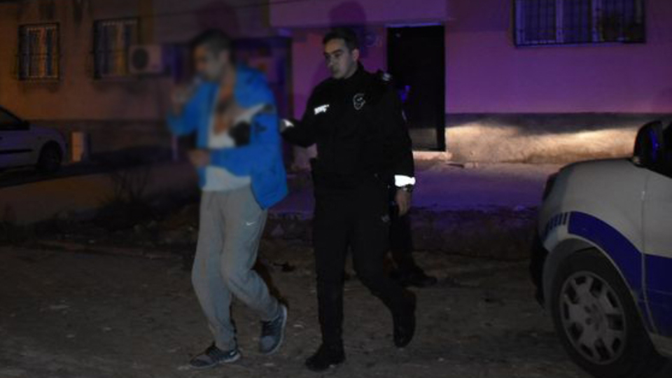Kendisini yakalayan polislerden özür diledi