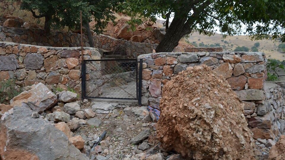 Defineciler türbeye dadandı!