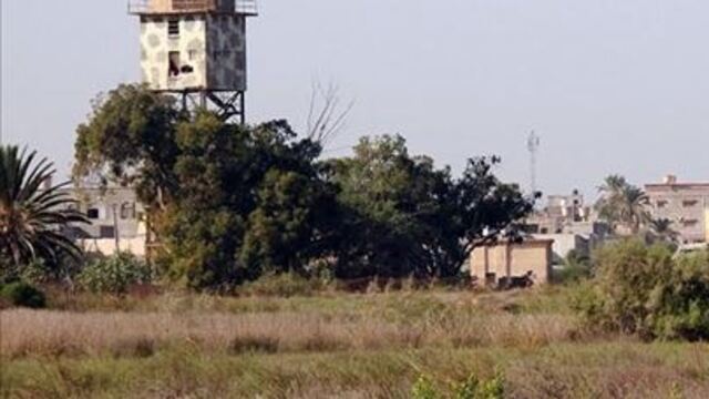 Hafter milislerinden havalimanına roketli saldırı