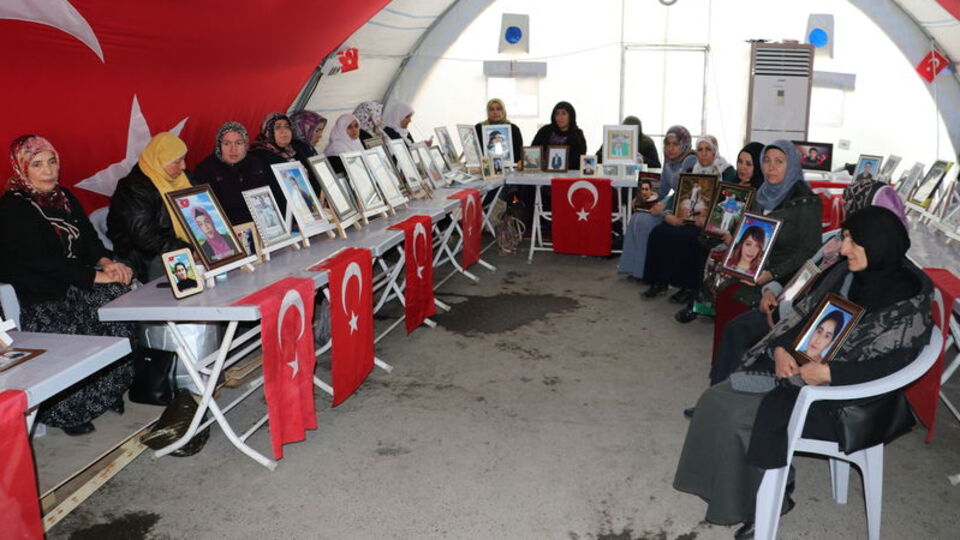 Evlat nöbetine bir aile daha katıldı