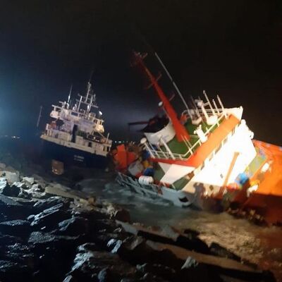 İstanbul'da 2 gemi çarpıştı! Batma tehlikesi var