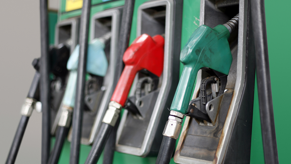 Benzin ve motorinde büyük indirim bekleniyor
