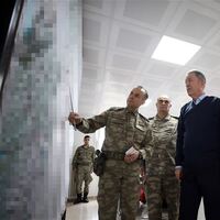 Bakan Akar yaralı askerleri ziyaret etti