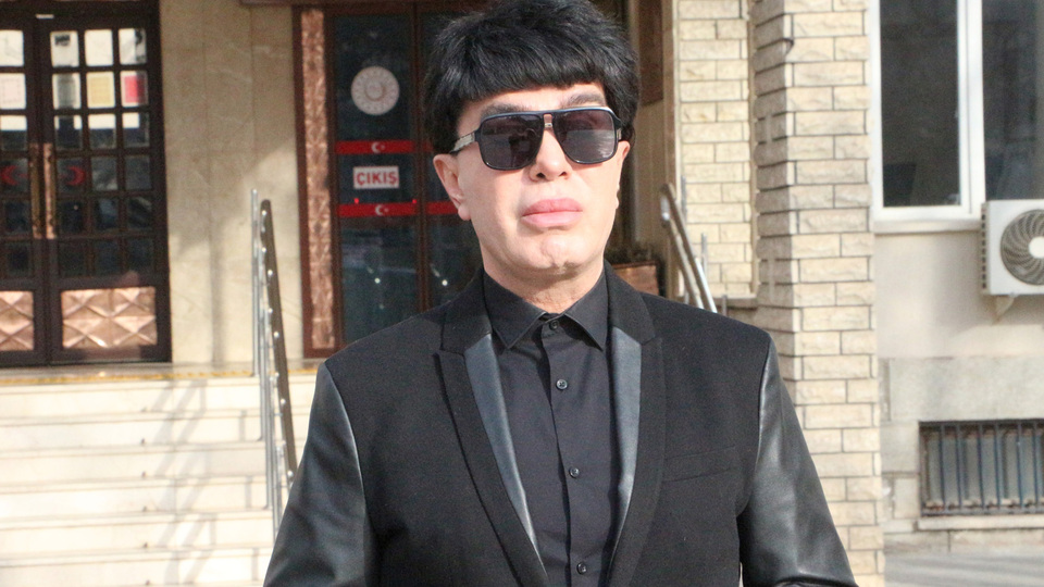 Konserini iptal edip, şehit ailesini ziyaret etti