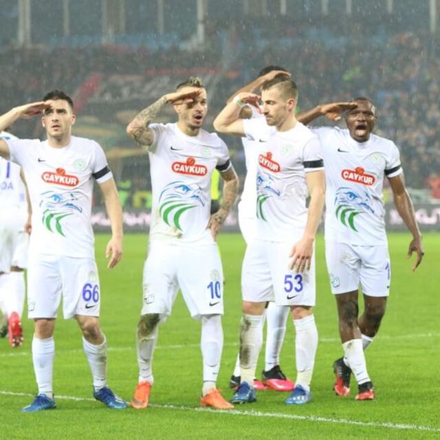 Rizesporlu oyunculardan asker selamı!