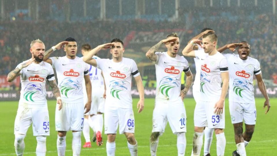 Rizesporlu oyunculardan asker selamı!