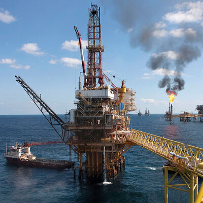 Petrol devlerine şok