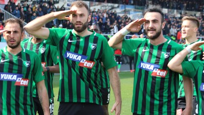 "Kefenimi giydim bekliyorum"