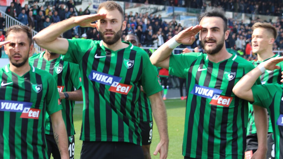 "Kefenimi giydim bekliyorum"