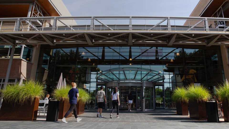 Koronavirüs Nike'a kepenk indirtti