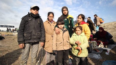 Korkunç iddia! Yunan askeri hamile göçmeni dövdü!