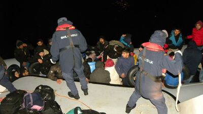 Yardım isteyen 78 düzensiz göçmen kurtarıldı