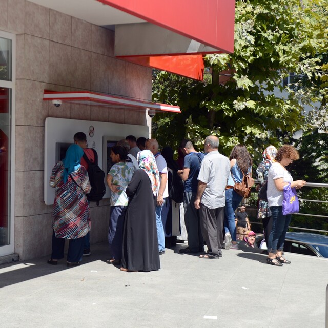 Emeklilere promosyon için imzalar atılıyor