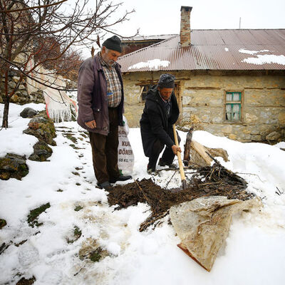 Toprak altında saklıyorlar...