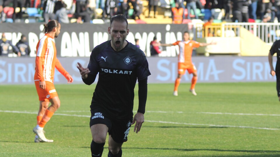 'Kral' atıyor, Altay kazanıyor