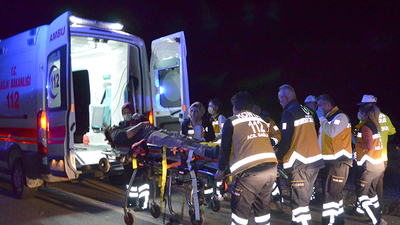 Sığınmacıları taşıyan minibüs devrildi: 14 yaralı