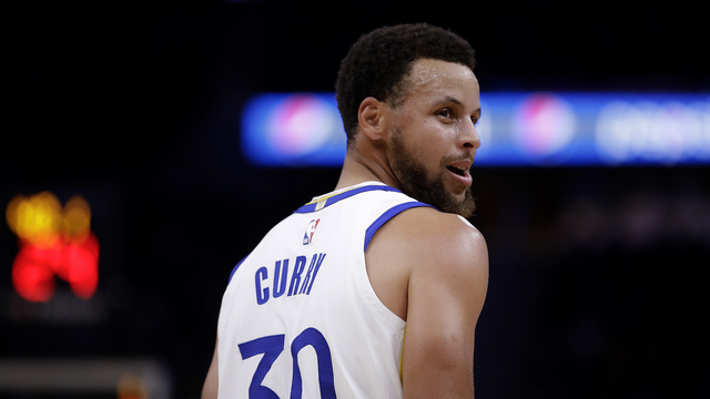 Stephen Curry sahalara geri dönüyor