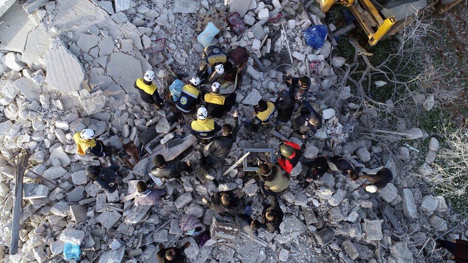 Tavuk çiftliğine sığınan siviller vuruldu!