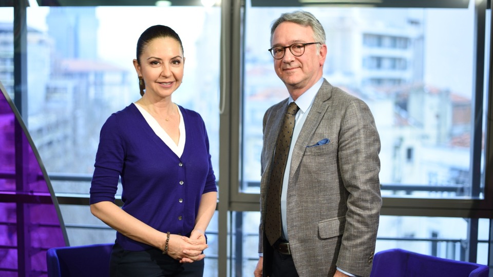 Bacak bacak üstüne atmak o ölümcül hastalığa neden olur mu?