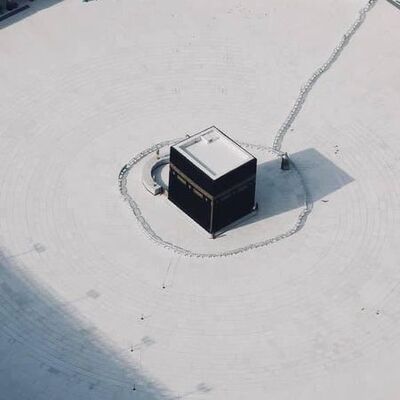 Kabe ziyaretleri durduruldu, dezenfekte işlemleri başladı