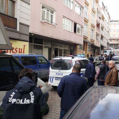 Eşini, kızını bir esnafı vurdu! Dehşet saçtı!