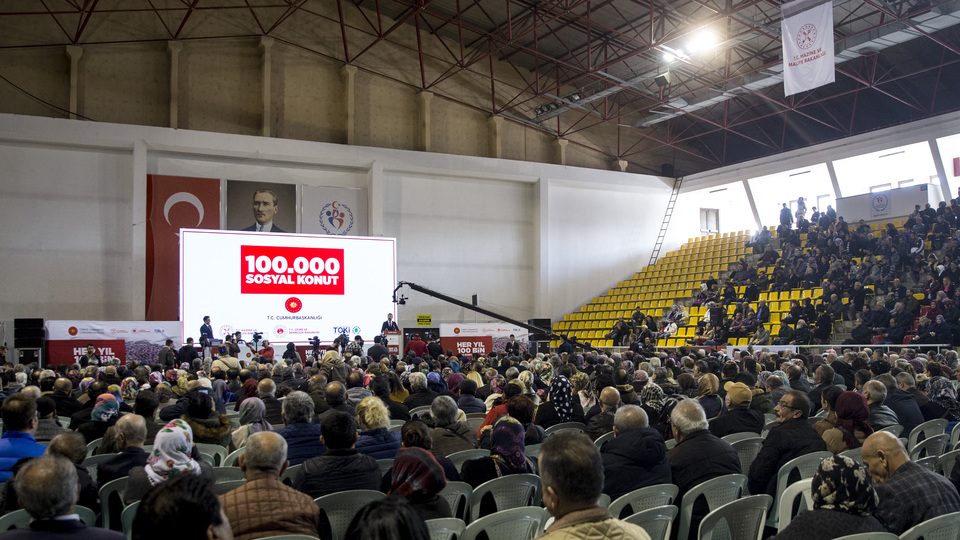 Başkentte sosyal konut kuraları çekildi