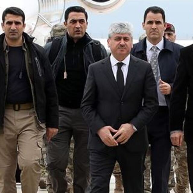 Bakan Akar ateşkes sonrası sınırda