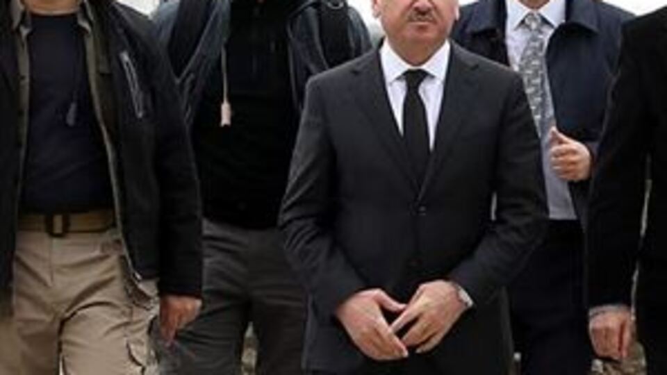 Bakan Akar ateşkes sonrası sınırda