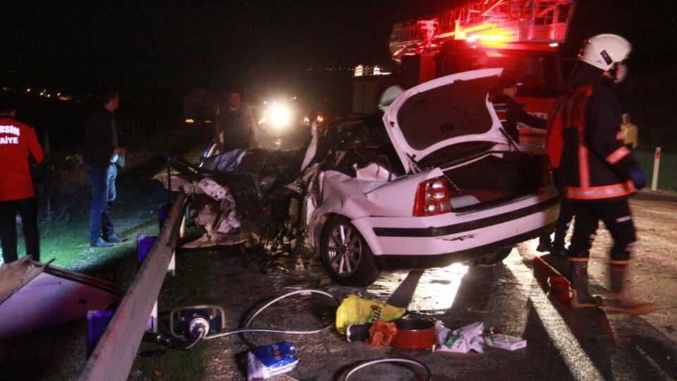 Mersin'de feci kaza: Ölü ve yaralılar var