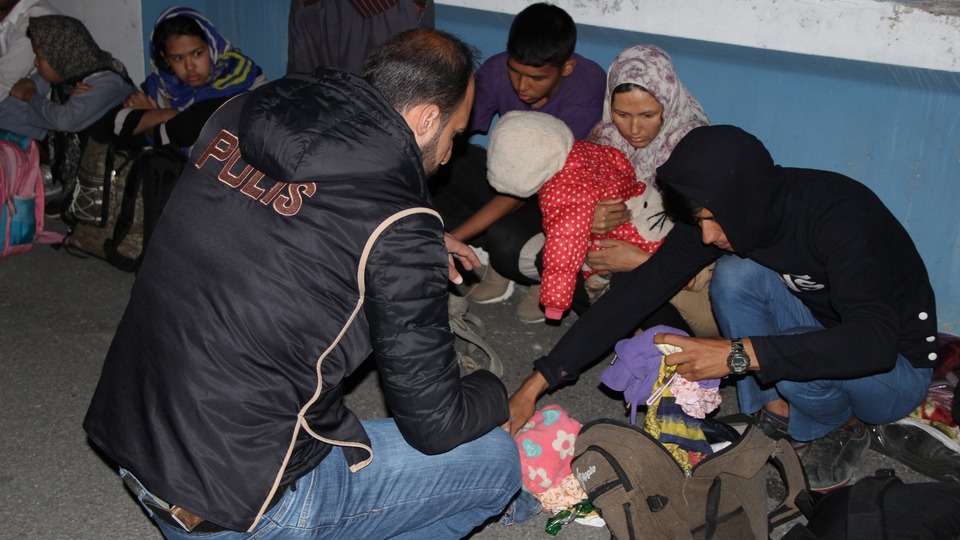 Göçmen kaçakçılarına operasyon!