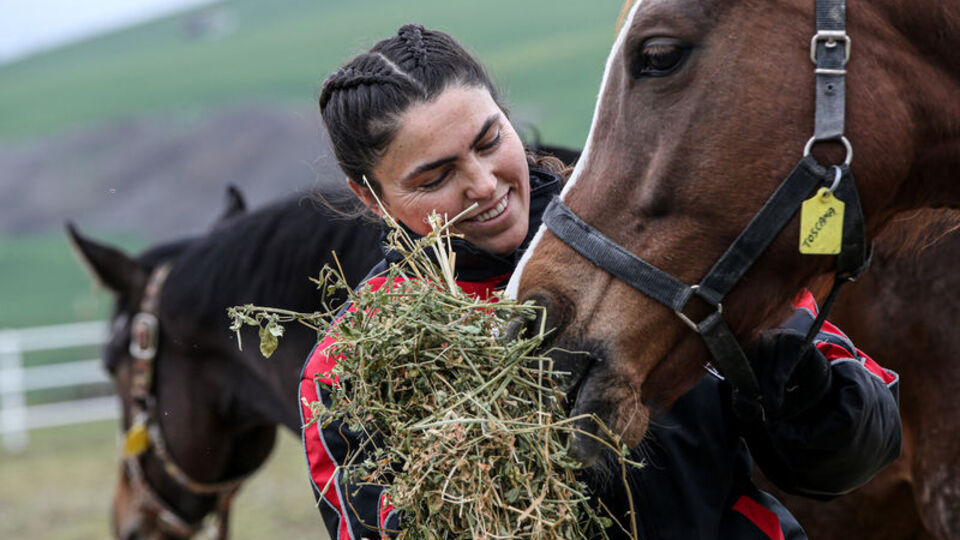 Yarış atlarına 'anne' dokunuşu